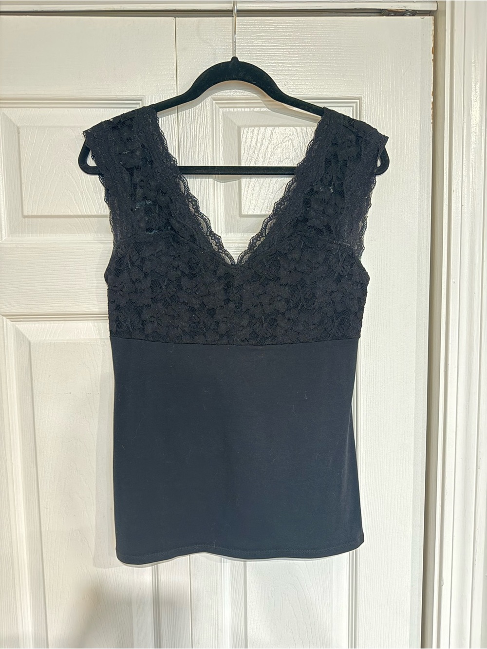 Express Sleeveless V Neck Lace Floral Design Top, Black, Medium